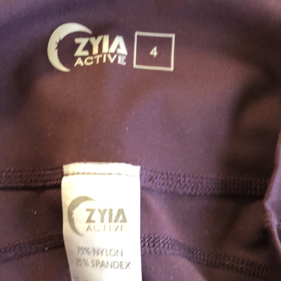 Zyia Wine Brilliant pocket Capri leggings - Picture 4 of 4